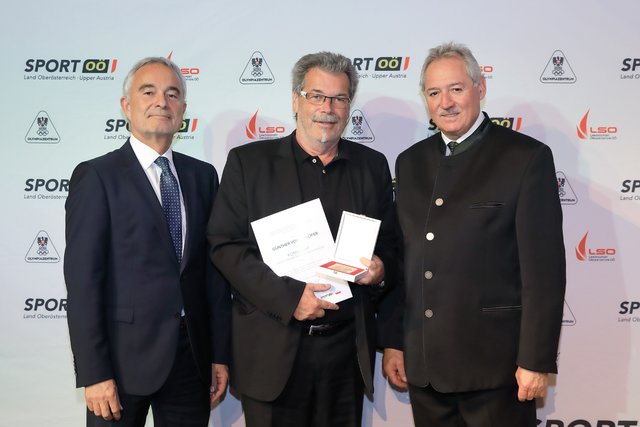 Zum Sport-Konsulent wurde Günther Vollenhofer (Mitte) aus Steyr ernannt. Landtagspräsident Sigl (re.) und Präsident Peter Reichl (Landessportorganisation; li.) gratulierten.