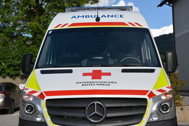 In Seekirchen kam es zu einem Arbeitsunfall in einer Lagerhalle. Zwei Gabelstaplerfahrer touchierten.