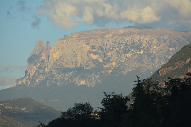 Beim Gasthaus Lipp in Perdonig bietet sich dieser herrliche Ausblick auf den Schlern.