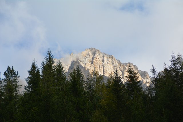 Der Latemar bildet in den Dolomiten mit seinen 2.842 Metern Seehöhe die Grenze zwischen den Südtirol und dem Trentino.