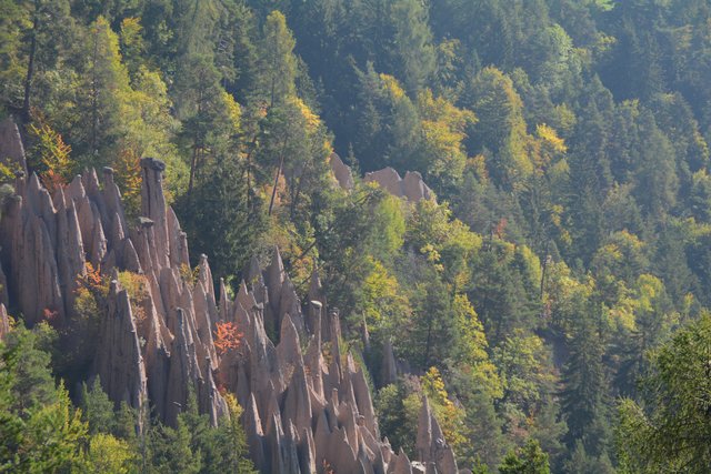 Ein Spaziergang zu den beeindruckenden Erdpyramiden am Ritten.