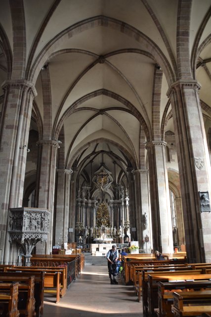 Der Dom Maria Himmelfahrt ist die Stadtpfarrkirche der Südtiroler Landeshauptstadt Bozen und Bischofskirche der römisch-katholischen Diözese Bozen-Brixen.