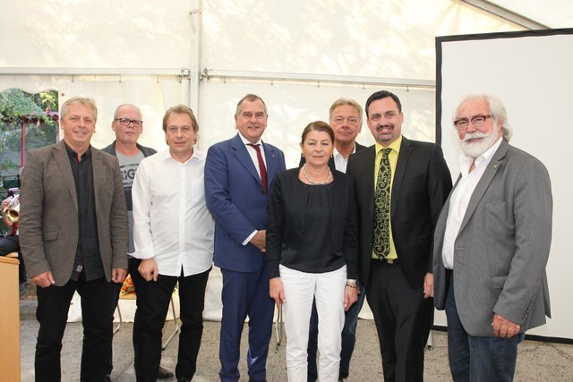 Vizebürgermeister von Sollenau Franz Bauernfeind, Sollenauer Referent für Familie und Soziales GGR Hermann Kögl, Vizebürgermeister von Eggendorf Thomas Winter, Abgeordneten zum NÖ Landtag Dipl. Ing. Franz Dinhobl, Bürgermeisterin von Theresienfeld Ingrid Klauninger, MSc, Bürgermeister von Ebenfurth Alfredo Rosenmaier, Bürgermeister von Sollenau Stefan Wöckl, Bürgermeister von Felixdorf Walter Kahrer.