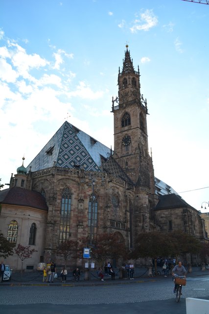 Der Dom Maria Himmelfahrt ist die Stadtpfarrkirche der Südtiroler Landeshauptstadt Bozen und Bischofskirche der römisch-katholischen Diözese Bozen-Brixen.