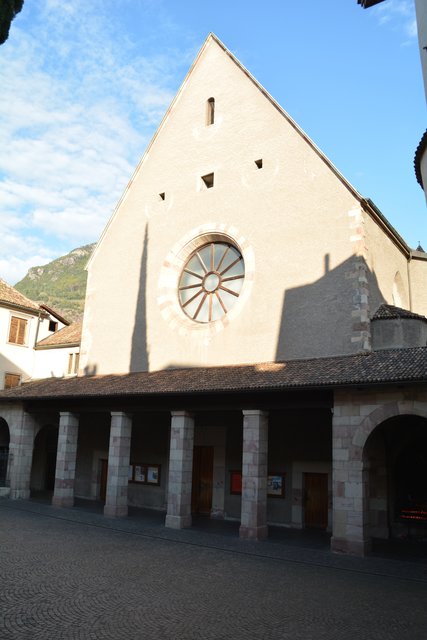 Das Franziskanerkloster und die dazugehörende Kirche in Bozen beherbergen wertvolle Fresken und weitere Kunstwerke.