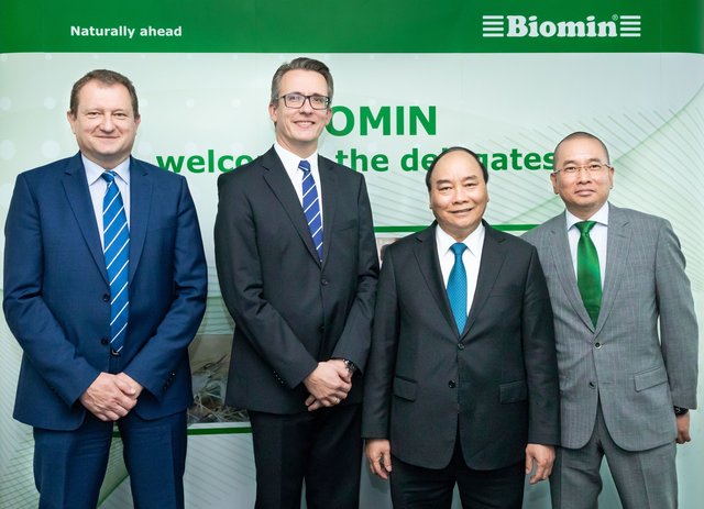 Rudolf Stelzhammer, Heinz Flatnitzer (beide Vorstände der ERBER Group), S.E. Nguyen Xuan Phuc (Premierminister Vietnam) und Phuong Nguyen Quang (Managing Director BIOMIN Vietnam und Kambodscha). | Foto: Sebastian Philipp