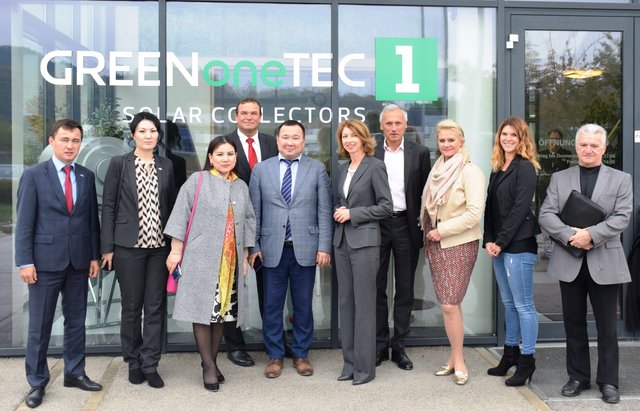 Die Delegation aus Kasachstan bei GreenOneTec, mit Vertretern von Austria Consult und LH-Stv. Gaby Schaunig