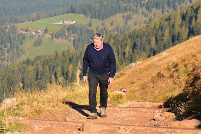 Eine gemütliche Wanderung am Fuße des 3.004 Meter hohen Rosengartens im Eggental.