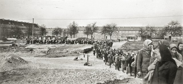 Tausende Kriegsgefangene, Zwangsarbeiter und KZ-Häftlinge wurden für den Bau der Göring-Werke herangezogen.