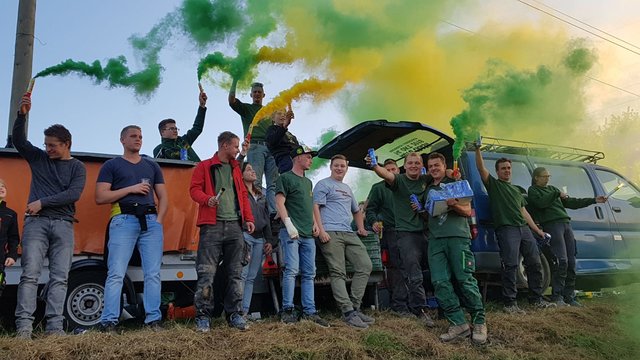 Ausgelassene Stimmung am Crash-Gelände.