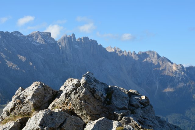 Der Latemar bildet in den Dolomiten mit seinen 2.842 Metern Seehöhe die Grenze zwischen Südtirol und dem Trentino.
