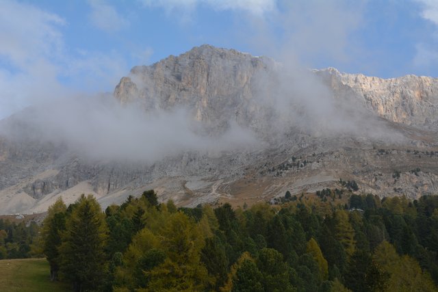 Der Latemar bildet in den Dolomiten mit seinen 2.842 Metern Seehöhe die Grenze zwischen den Südtirol und dem Trentino.