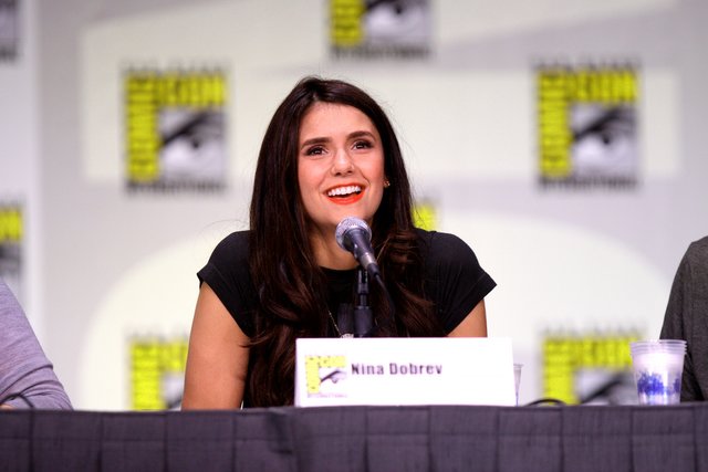 Nina Dobrev trifft auf Camila Cabello