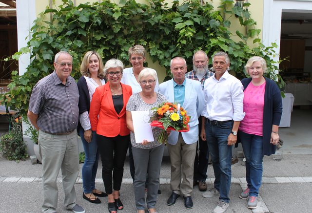 Prof. Edgar Wolf, Amtsrätin Regina Sampl, Direktorin OStR Mag. Waltraud Ehmayr, Mag. Astrid Kornmüller, Amtsrätin Theresia Wolf, Direktor i.R. HR Mag. Hannes Huber, Mag. Meinrad Hebart, Mag. Thomas Hörndler, Dipl.-Päd. Anita Hochpöchler (v. li).