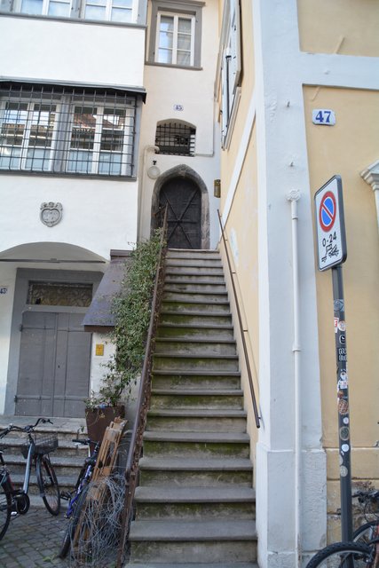 Die spätere Stadt Bozen wurde ca. 1170 bis 1180 als planmäßige Marktsiedlung mit einer zentralen, von Lauben gesäumten Gasse und einem Marktplatz (Kornplatz) errichtet.