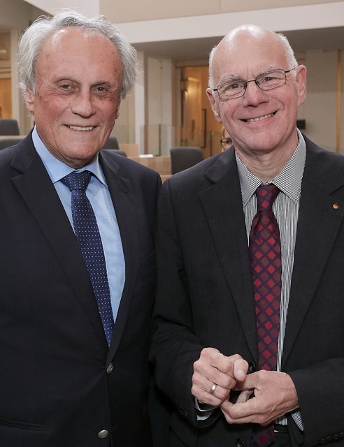 Bundestagspräsident Norbert Lammert im Gespräch mit Völkerverständigungspräsident Josef Höchtl