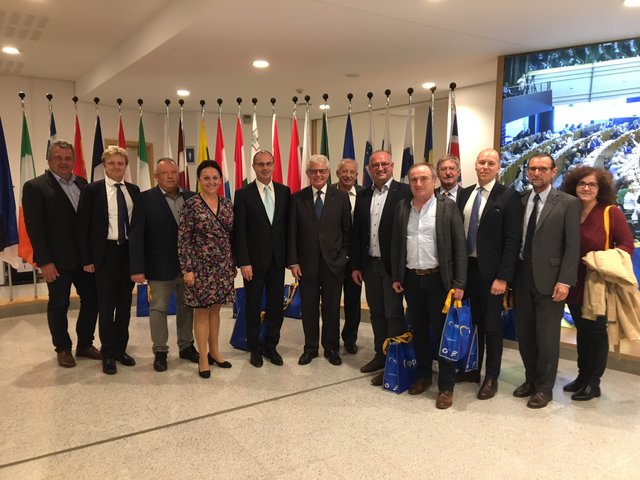 Die Delegation des Europaforum Burgenland mit EU-Abg. Heinz Becker im Europäischen Parlament in Brüssel