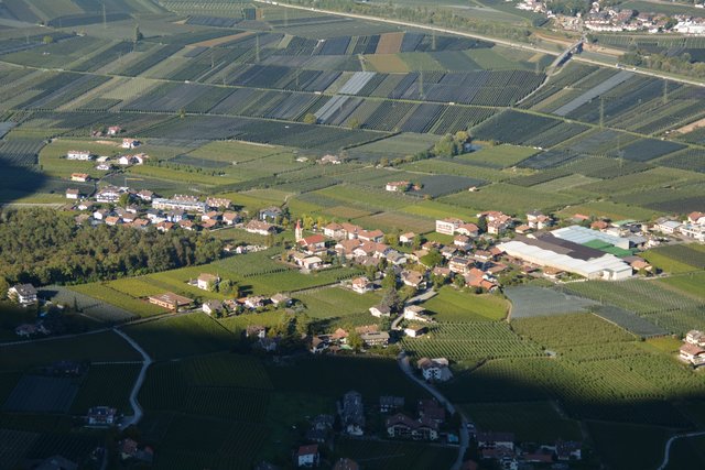Beim Gasthaus Lipp in Perdonig bietet sich dieser herrliche Ausblick auf das Überetsch.