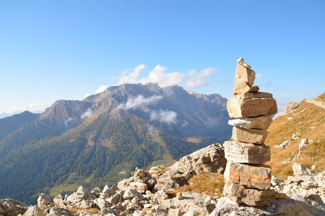 Eine gemütliche Wanderung am Fuße des 3.004 Meter hohen Rosengartens im Eggental.