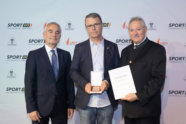 Von links: Peter Reichl (Landessportorganisation), Helmut Bergsmann und Viktor Sigl (Landtagspräsident).