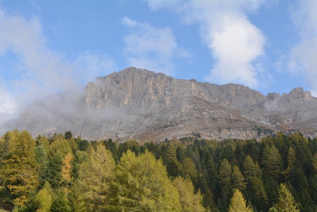 Der Latemar bildet in den Dolomiten mit seinen 2.842 Metern Seehöhe die Grenze zwischen den Südtirol und dem Trentino.