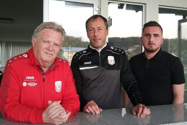 Sektionsleiter Josef Weilguny, Trainer Andreas Werth und der Sportliche Leiter Labeat Krasniqi