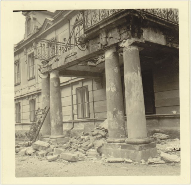 Zerstörungen nach dem Beben in der Wiener Neustädter Straße in Pitten.