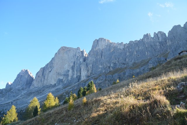 Eine gemütliche Wanderung am Fuße des 3.004 Meter hohen Rosengartens im Eggental.
