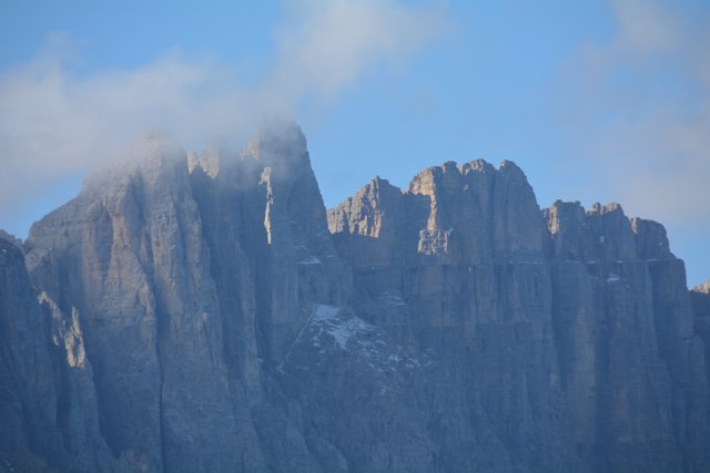Der Latemar bildet in den Dolomiten mit seinen 2.842 Metern Seehöhe die Grenze zwischen Südtirol und dem Trentino.