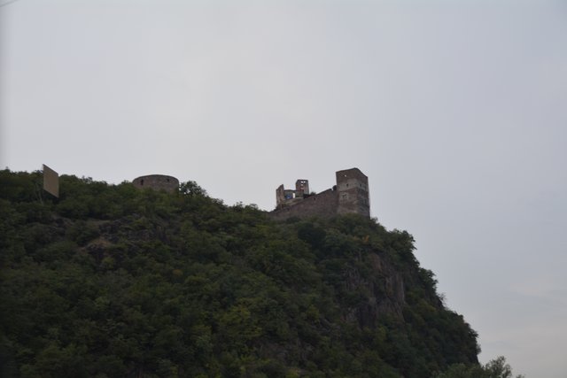 Schloss Sigmundskron ist eine ausgedehnte Burg- und Festungsanlage in der Nähe von Bozen.