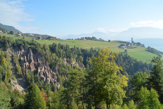 Ein Spaziergang zu den beeindruckenden Erdpyramiden am Ritten.