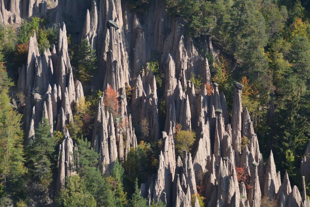 Ein Spaziergang zu den beeindruckenden Erdpyramiden am Ritten.