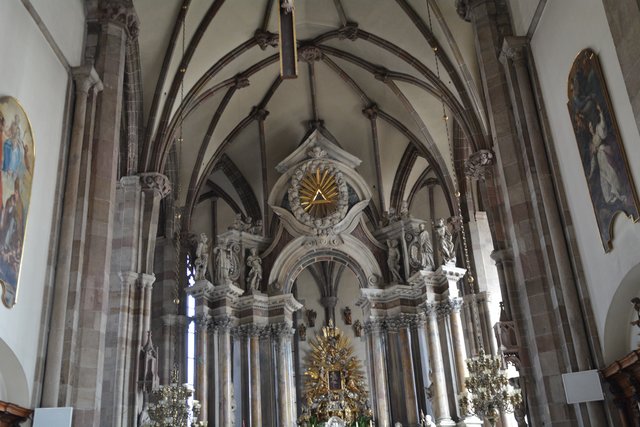 Der Dom Maria Himmelfahrt ist die Stadtpfarrkirche der Südtiroler Landeshauptstadt Bozen und Bischofskirche der römisch-katholischen Diözese Bozen-Brixen.