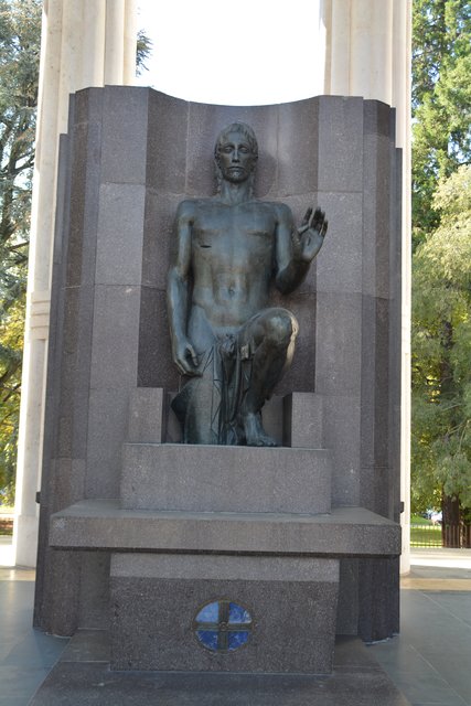 Das Siegesdenkmal (italienisch Monumento alla Vittoria) auf dem Siegesplatz (italienisch Piazza della Vittoria) in Bozen ist eines der bedeutendsten Monumente aus der Zeit des Faschismus in Südtirol.