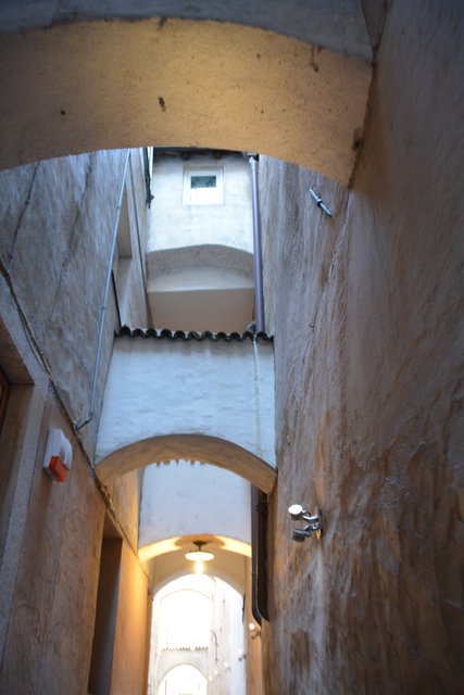 Die spätere Stadt Bozen wurde ca. 1170 bis 1180 als planmäßige Marktsiedlung mit einer zentralen, von Lauben gesäumten Gasse und einem Marktplatz (Kornplatz) errichtet.