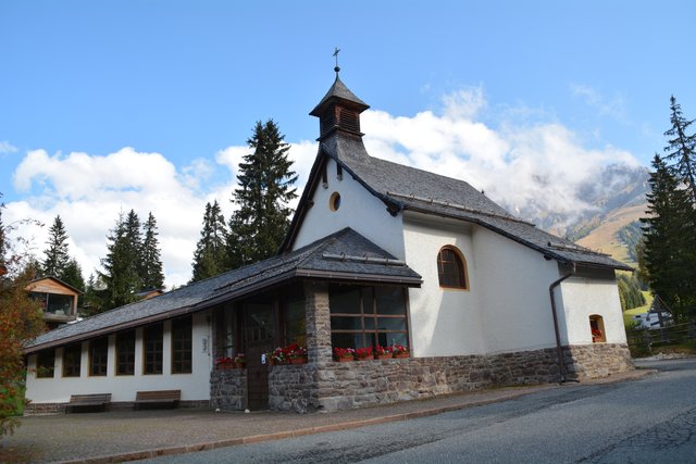 Eine gemütliche Wanderung am Fuße des 3.004 Meter hohen Rosengartens im Eggental.