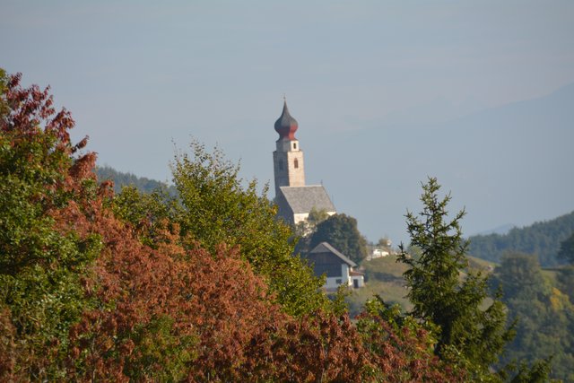 Ein Spaziergang zu den beeindruckenden Erdpyramiden am Ritten.