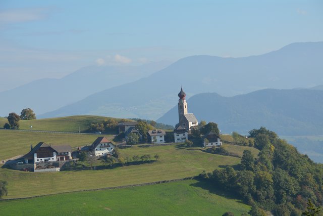 Ein Spaziergang zu den beeindruckenden Erdpyramiden am Ritten.