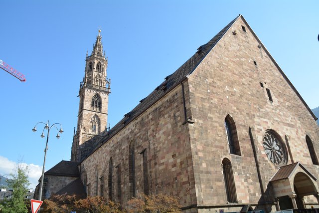 Der Dom Maria Himmelfahrt ist die Stadtpfarrkirche der Südtiroler Landeshauptstadt Bozen und Bischofskirche der römisch-katholischen Diözese Bozen-Brixen.