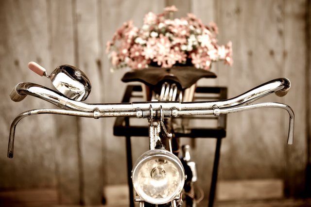 In Riedau wurde im Jahr 1933 eine Fahrradsteuer von 5 Schilling im Jahr eingeführt. Außerdem gab's für jedes Rad ein eigenes Nummernschild.