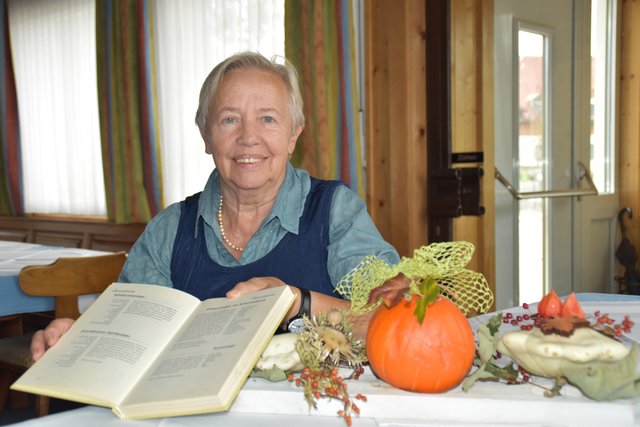 &lt;f&gt;Die ehemalige Gastwirtin Inge Göderle&lt;/f&gt; ist auf einem Bauernhof aufgewachsen. Sie kennt noch viele alte Rezepte | Foto: Friessnegg