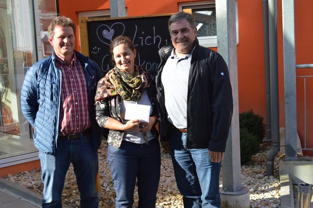 Die Spende in der Höhe von 860 Euro bekam Alexandra Rauch überreicht.