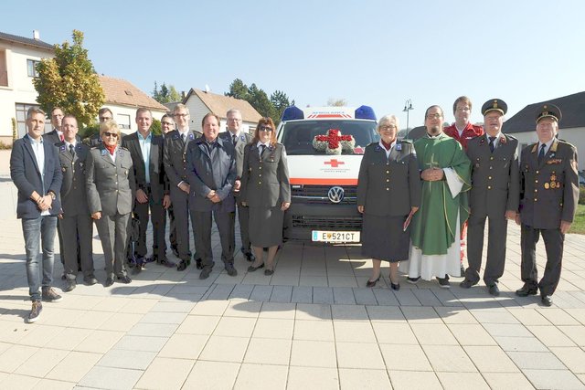 Zahreiche Gäste versammelten sich anlässlich der Fahrzeugweihe in der Marktgemeinde Wiesen.