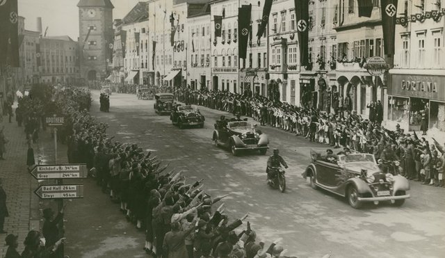 Die Stad Wels bietet auch Führungen zum Thema Nationalsozialismus in Wels.