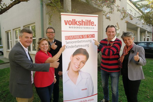 Landesgeschäftsführer Gregor Tomschizek, Leiterin der Sozialstation Gerasdorf Barbara Stiedl, Mag. Wolfgang Scharmitzer, Bgm. Alexander Vojta, Eveline Koch.