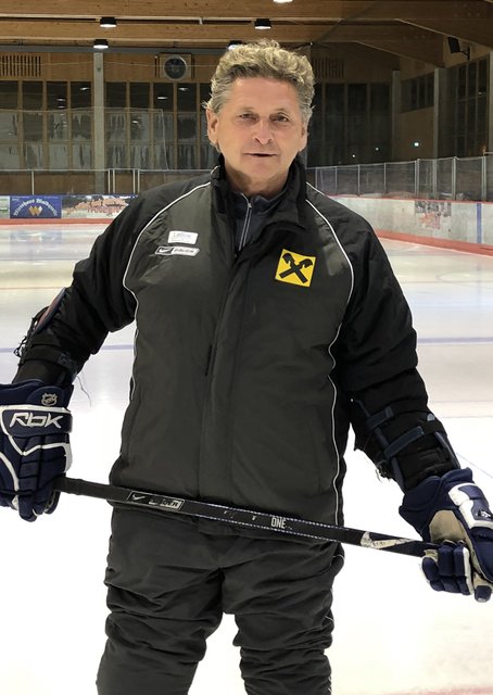 Chiefs-Coach Peter Eibenberger zieht es mit seinen Cracks kurz vor Ligaauftakt nach Graz ins Trainingslager. Dort wollen sich die Halleiner den letzten Feinschliff für die neue Spielzeit holen.