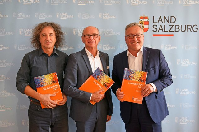 Franz Schabus-Eder, Suchtkoordinator des Landes, präsentierte mit den beiden Landeshauptmann-Stellvertretern Christian Stöckl und Heinrich Schellhorn den Sucht-Bericht 2017. Aus dem hervorgeht, dass um sieben Prozent mehr Menschen zur Drogenberatung gehen als noch 2016.