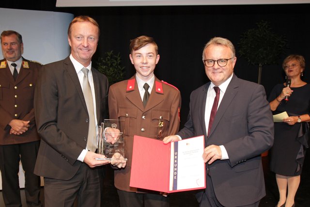 Florian Wagner von der Feuerwehr Kohfidisch gewann in der Kategorie Feuerwehr und ist "Sicherheitsheld 2018" | Foto: Landesmedienservice/Sziderics