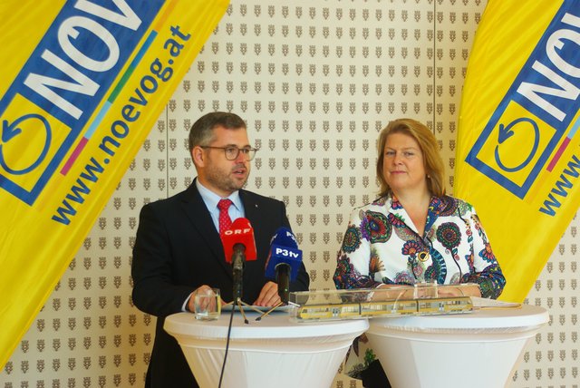 Mobilitätslandesrat Ludwig Schleritzko und die neue NÖVOG-Chefin Barbara Komarek.
