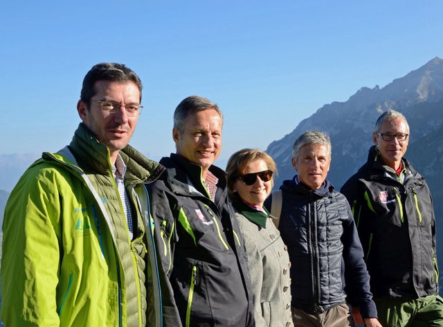 Gebhard Walter (Wildbach- und Lawinenverbauung Tirol), Landesforstdirektor Josef Fuchs, Sektionschefin Maria Patek (Bundesministerium für Nachhaltigkeit und Tourismus), Neustifts Bgm Peter Schönherr, Helmut Gassebner (Bezirksforstinspektion Steinach).